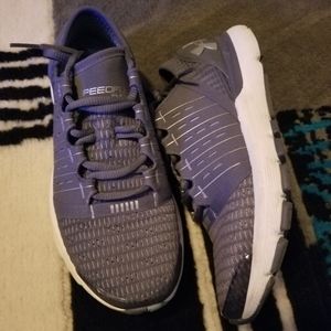 Womens size 6.5 under armour shoes